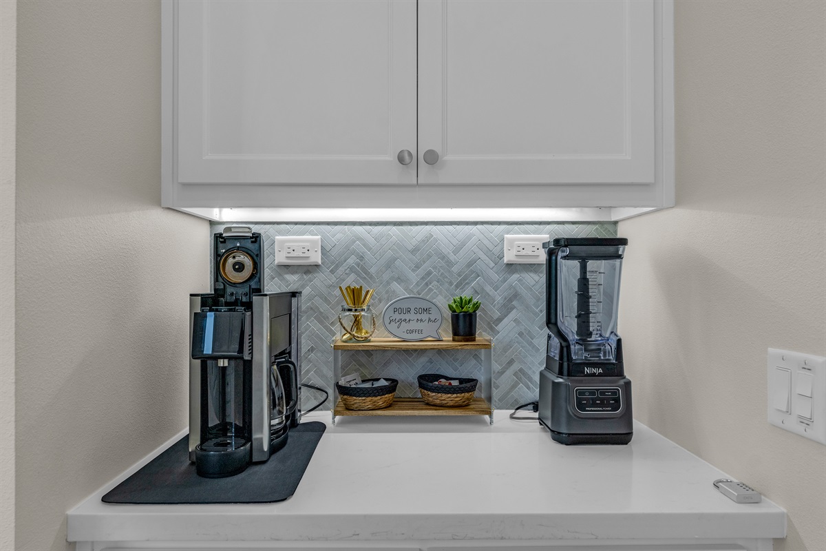 Costa Cristal Kitchen: Kitchen view featuring a coffeemaker and blender, perfect for convenient daily living.