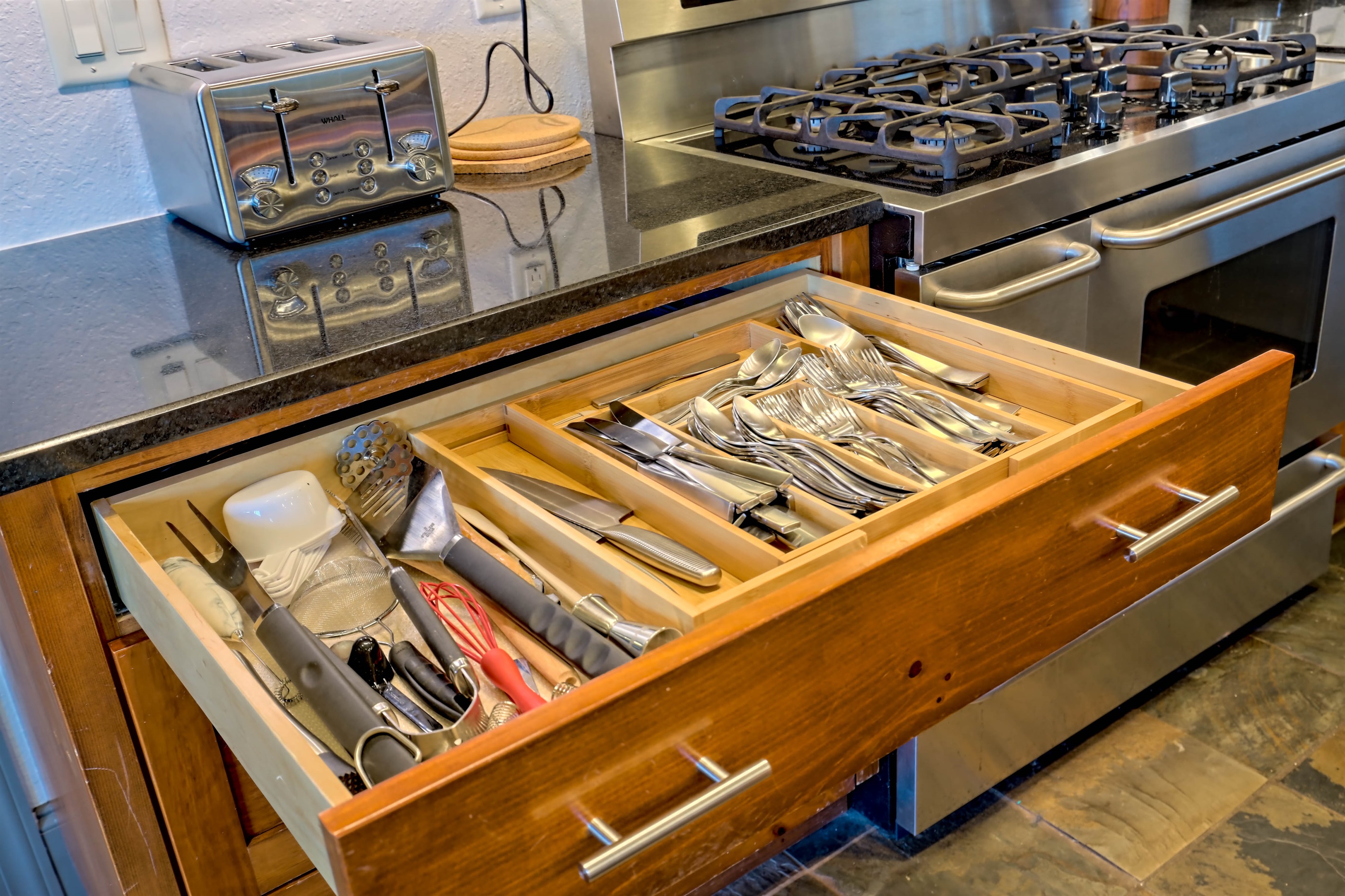 Everything you need for cooking and serving—neatly arranged and easy to find.