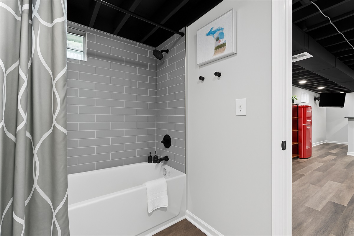 Lower-level full bath with shower/tub combo—great for families or post-adventure cleanups.