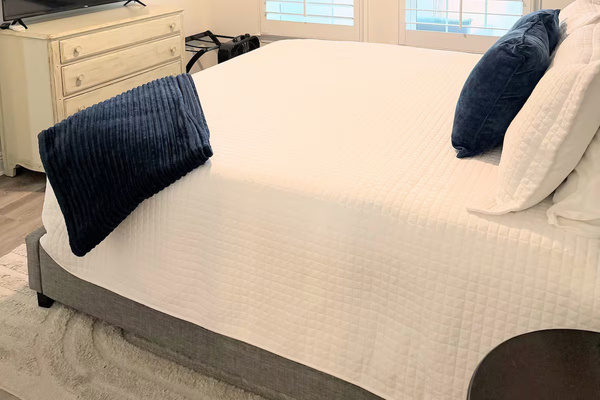 Mater Bedroom - King
