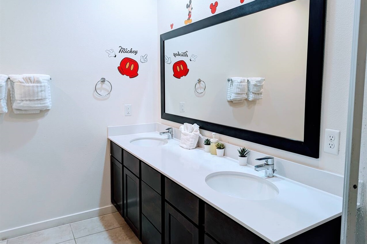 &hellip; also has an ensuite full Mickey bathroom
