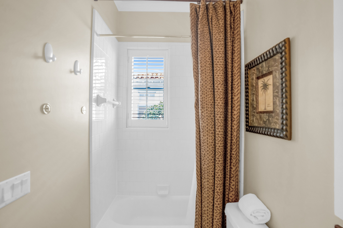 1st floor Queen bedroom ensuite shower.