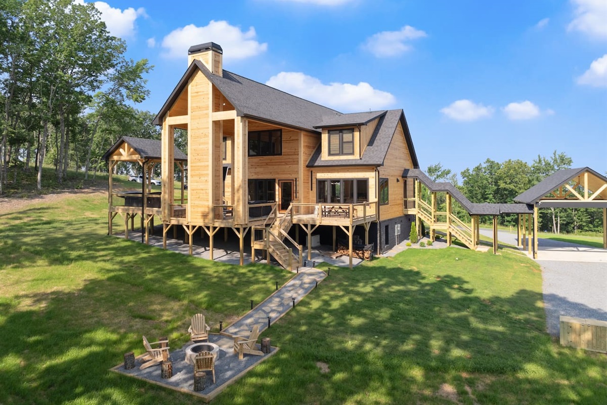 Framed by lush greenery and open skies, this final angle showcases the home’s seamless blend with its environment.