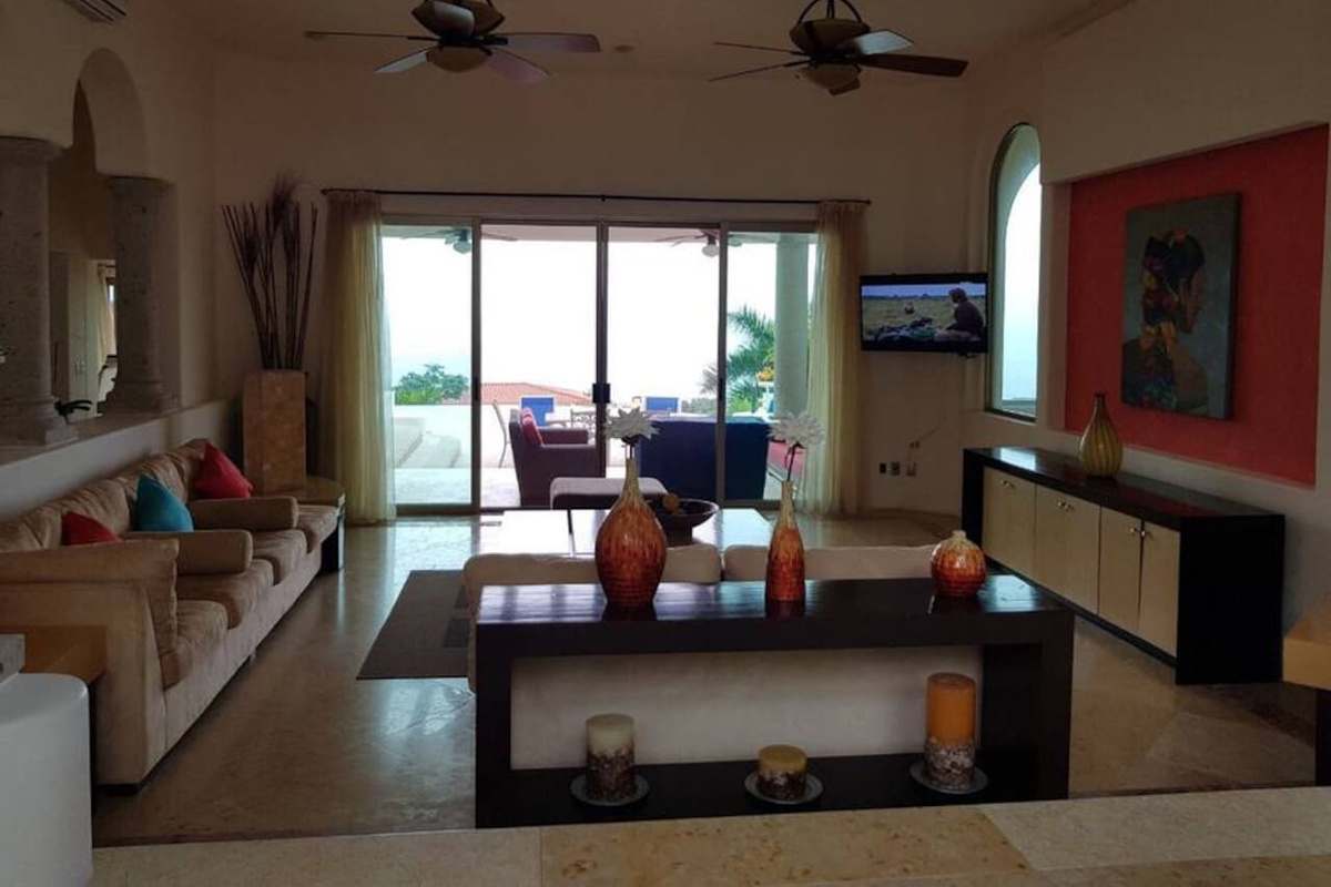 Main Living Room w Ocean View