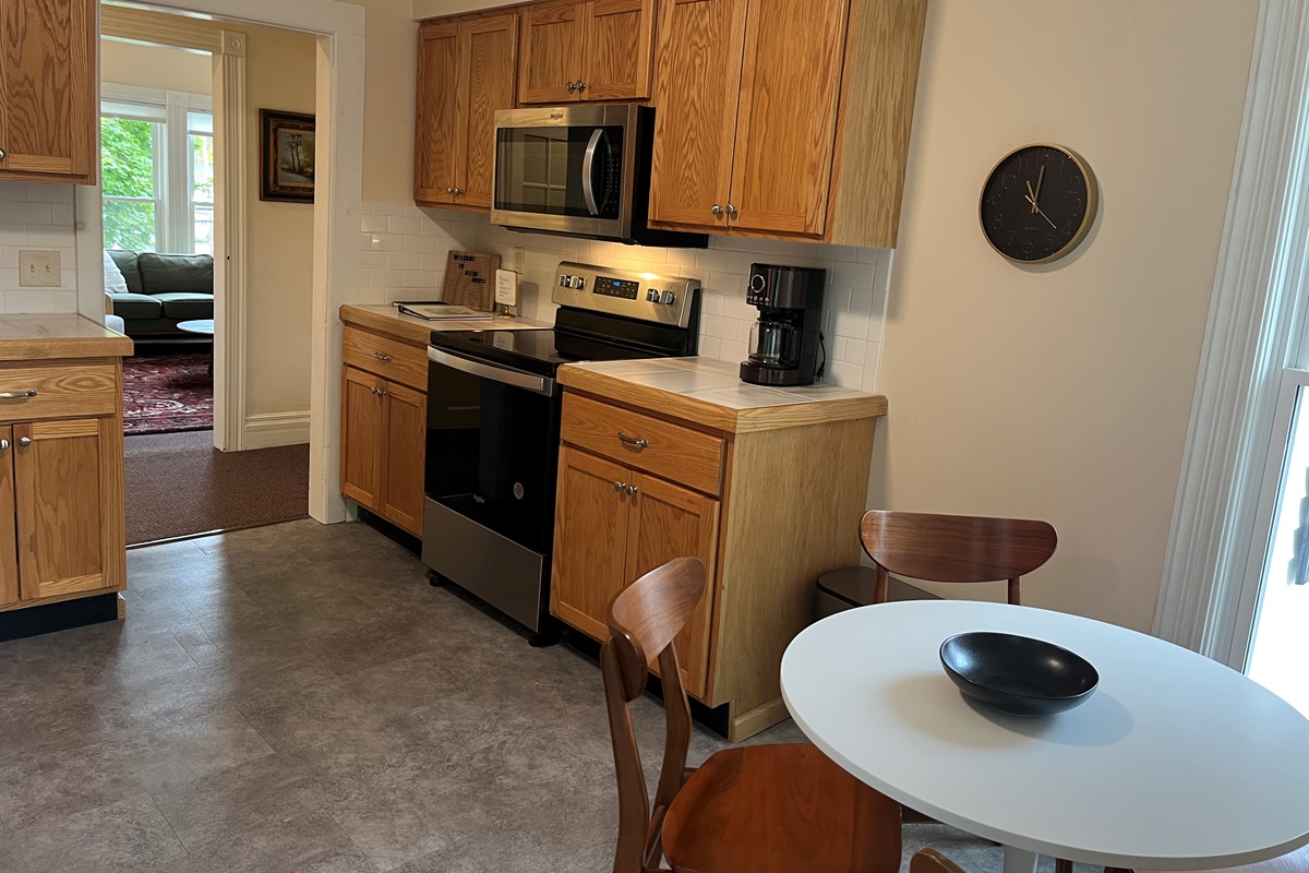 Eat-in Kitchen