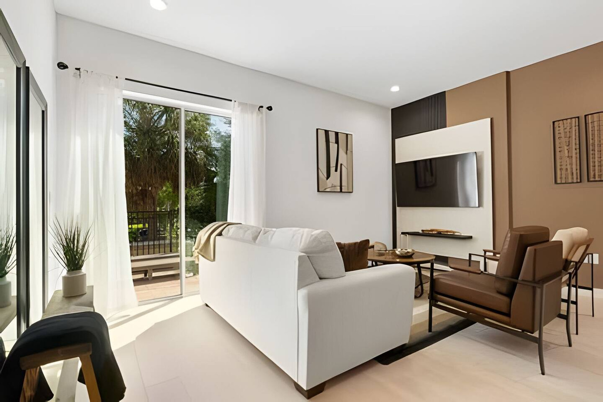 Bright and welcoming open space—perfect for relaxation and entertaining.