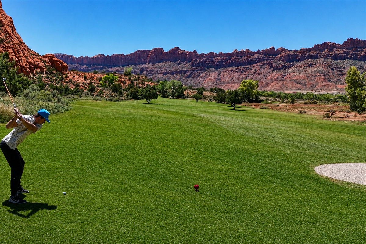 Check out Moab's beautiful golf course! Only a 5 minute drive from the home. 