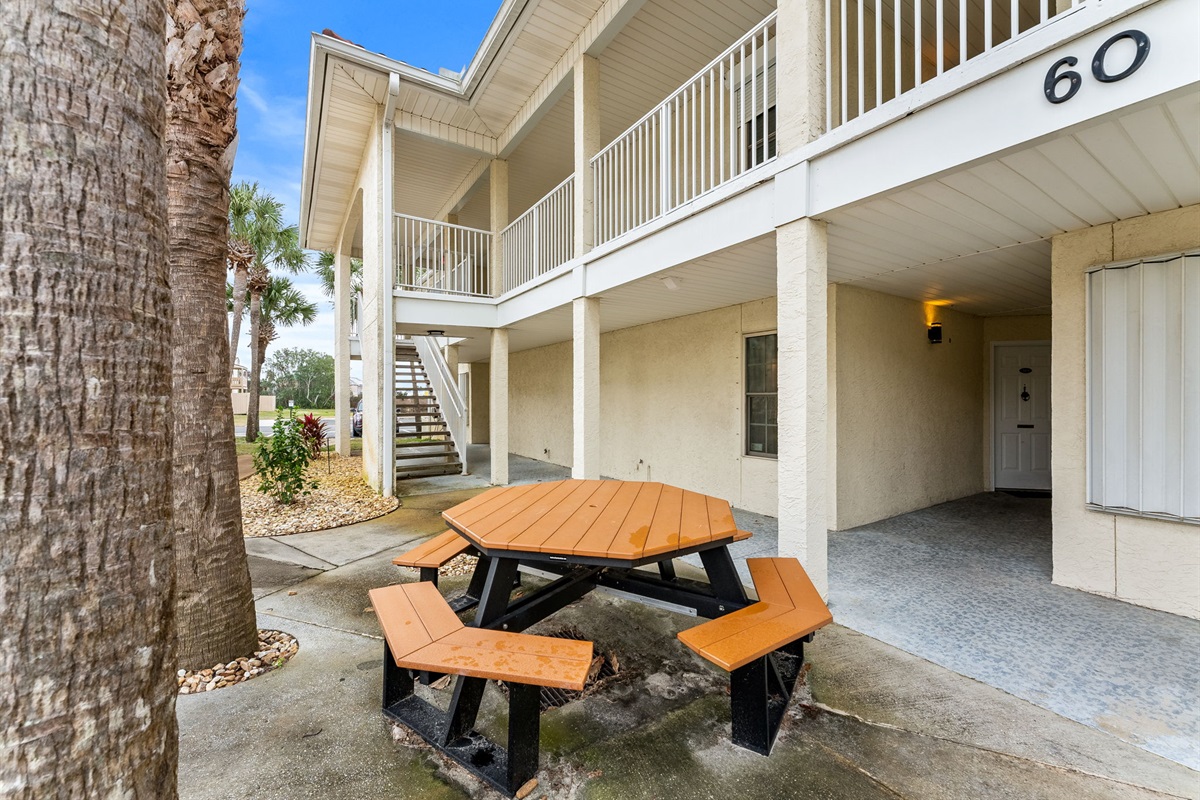 The resort offers 2 gated entrances, grills, 4 pools, tennis courts, hot tub, mini golf and more!