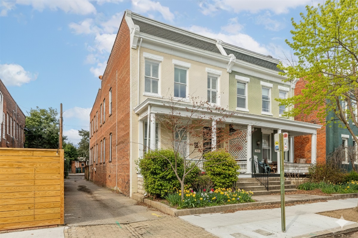 Charming Exterior: Enjoy historic charm and modern comfort in vibrant Richmond!