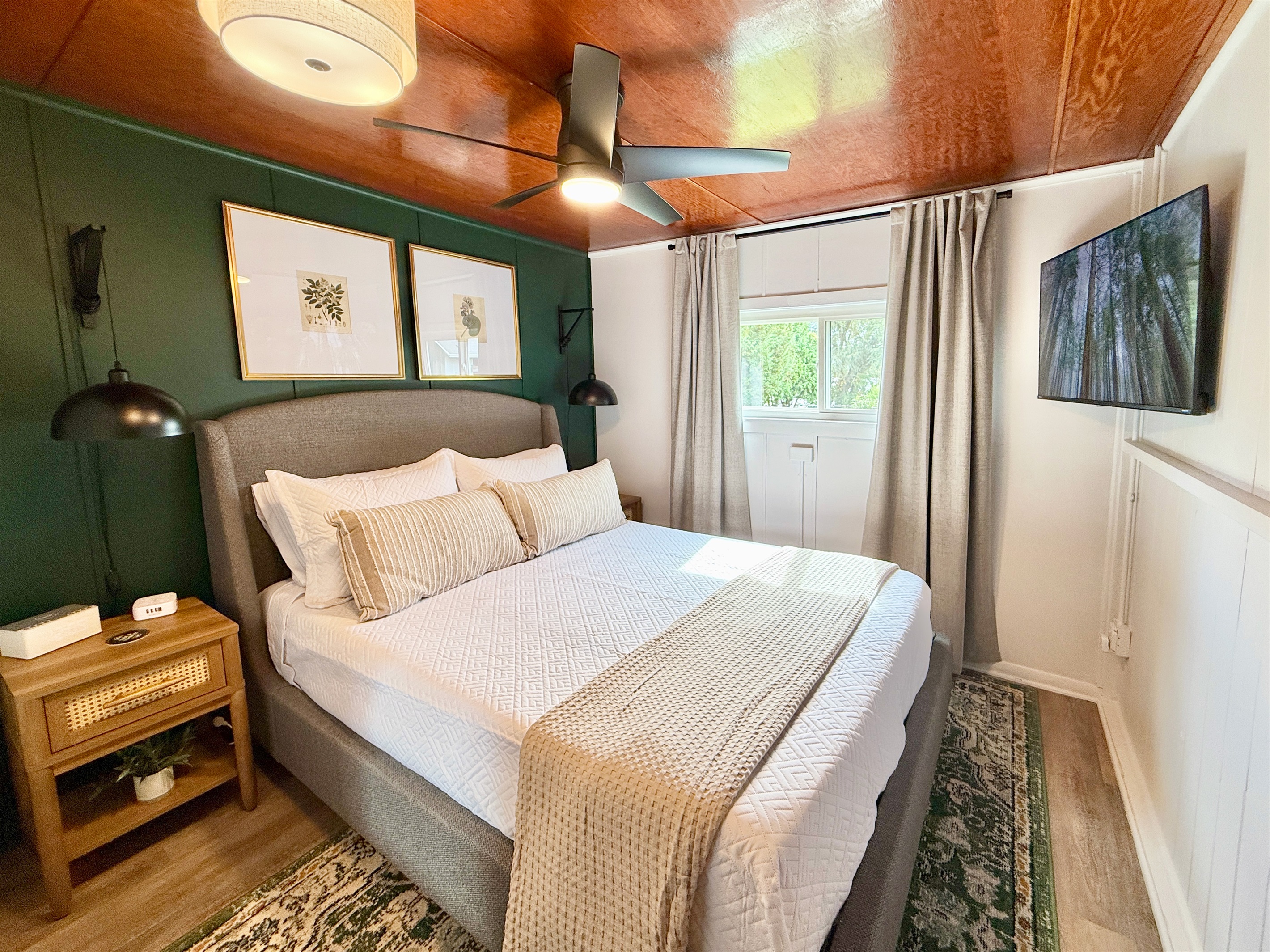 Timber Bedroom 1 (Queen)