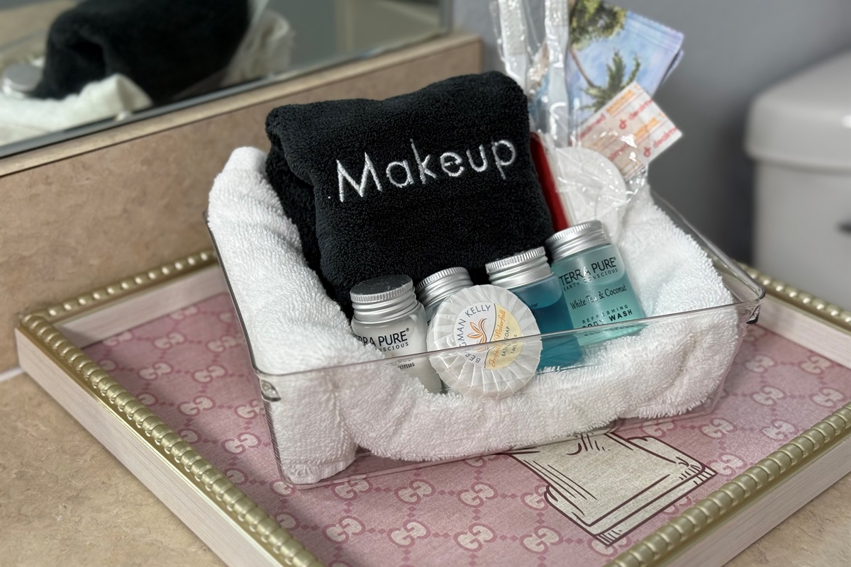 🛁 Relax in clean, hotel-style bathrooms—professionally sanitized and stocked with amenity baskets for your comfort.
