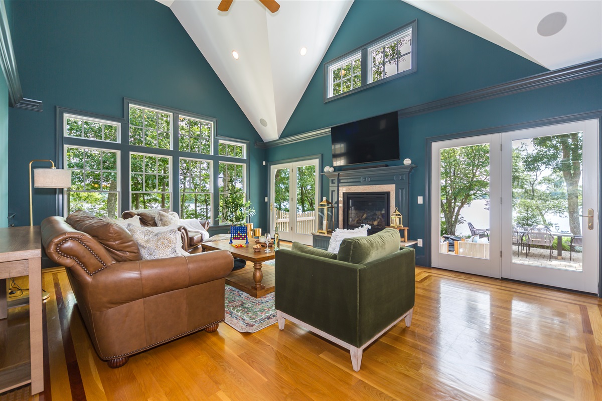 Views, vibes, and a comfy spot for everyone