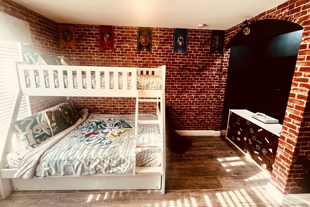 Harry Potter Bunkbed w/ Trundle Bedroom