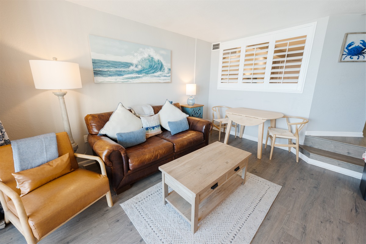 Living Room with Stunning Views🌊☀️