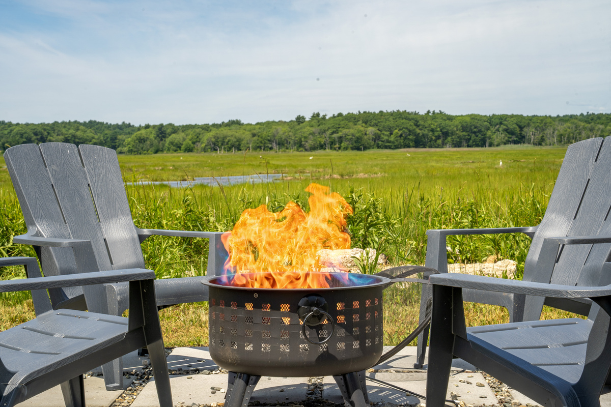 Unwind by the warm glow of the outdoor fire pit!