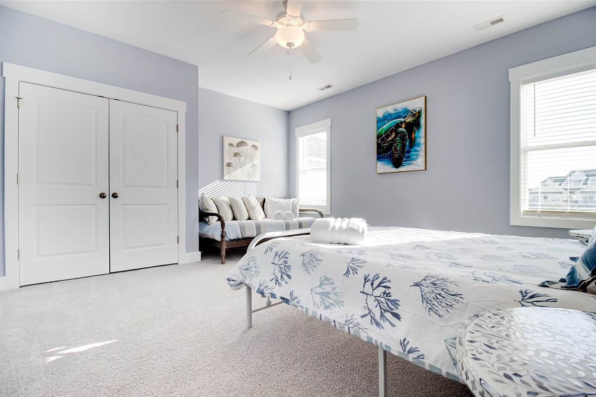 Additional sleeping space with a cozy Twin bed&mdash;ideal for kids, teens, or an extra guest