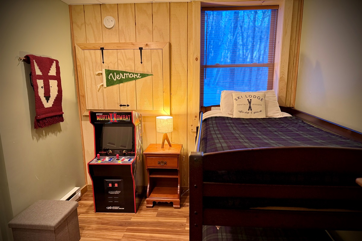 Bunkbed Bedroom with Arcade