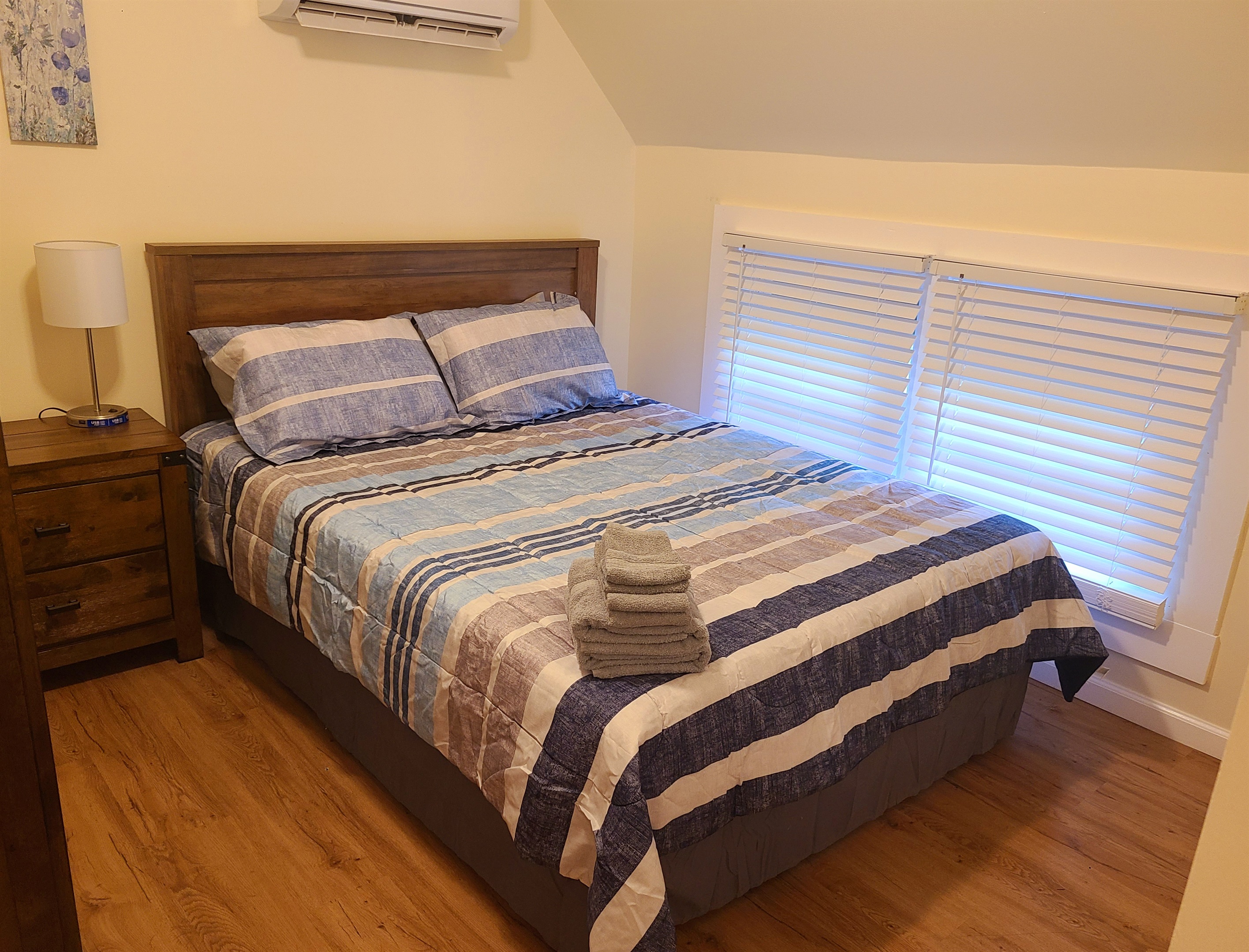 Queen bedroom #2 with SmartTV