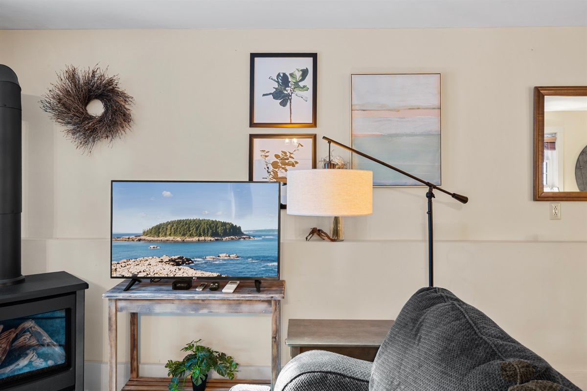 Keep entertained with Apple TV on the flat screen – perfect for movie nights