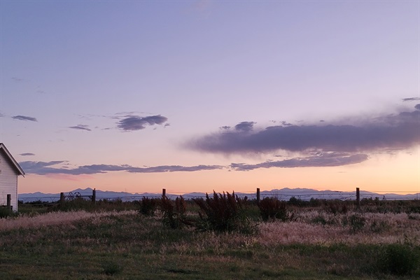 Mountain views, wide open spaces, nature and beauty in all directions. 