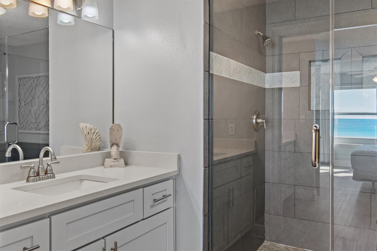 Fully-Remodeled Master Bathroom with dual vanities and large Walk-In Shower and Soaker Tub - Come and Relax!