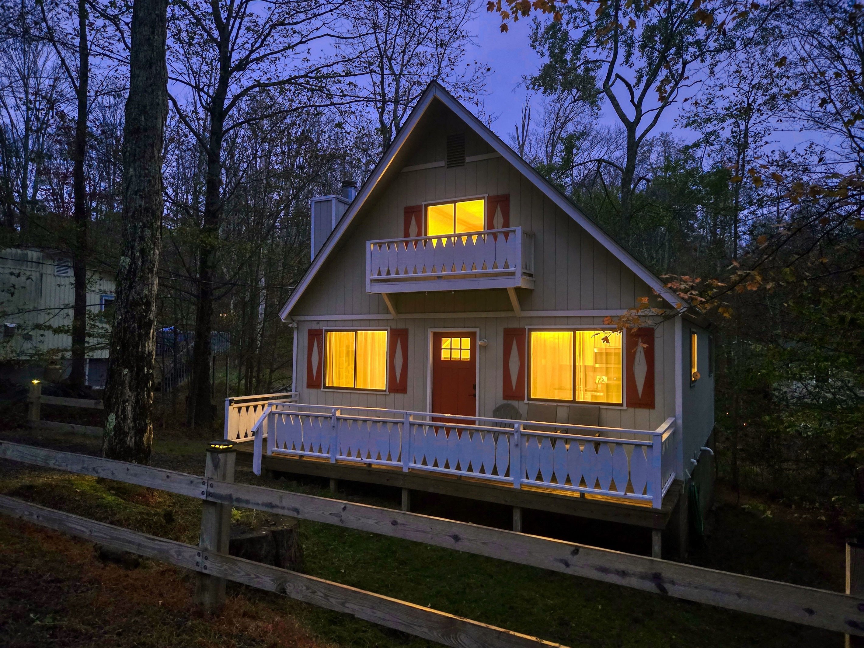 Arrowhead Lake rental -Welcome to Serhii Chalet Pocono!