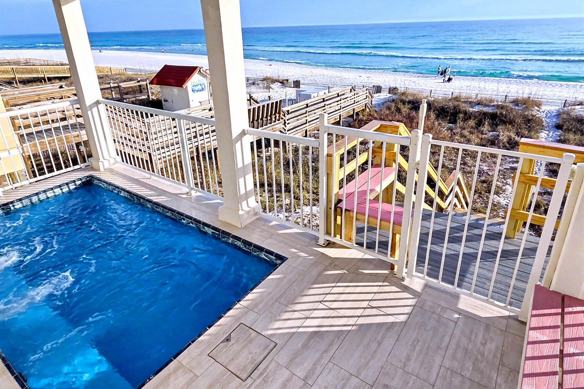 Beach front Pool with direct Private Walkway to the Beach!