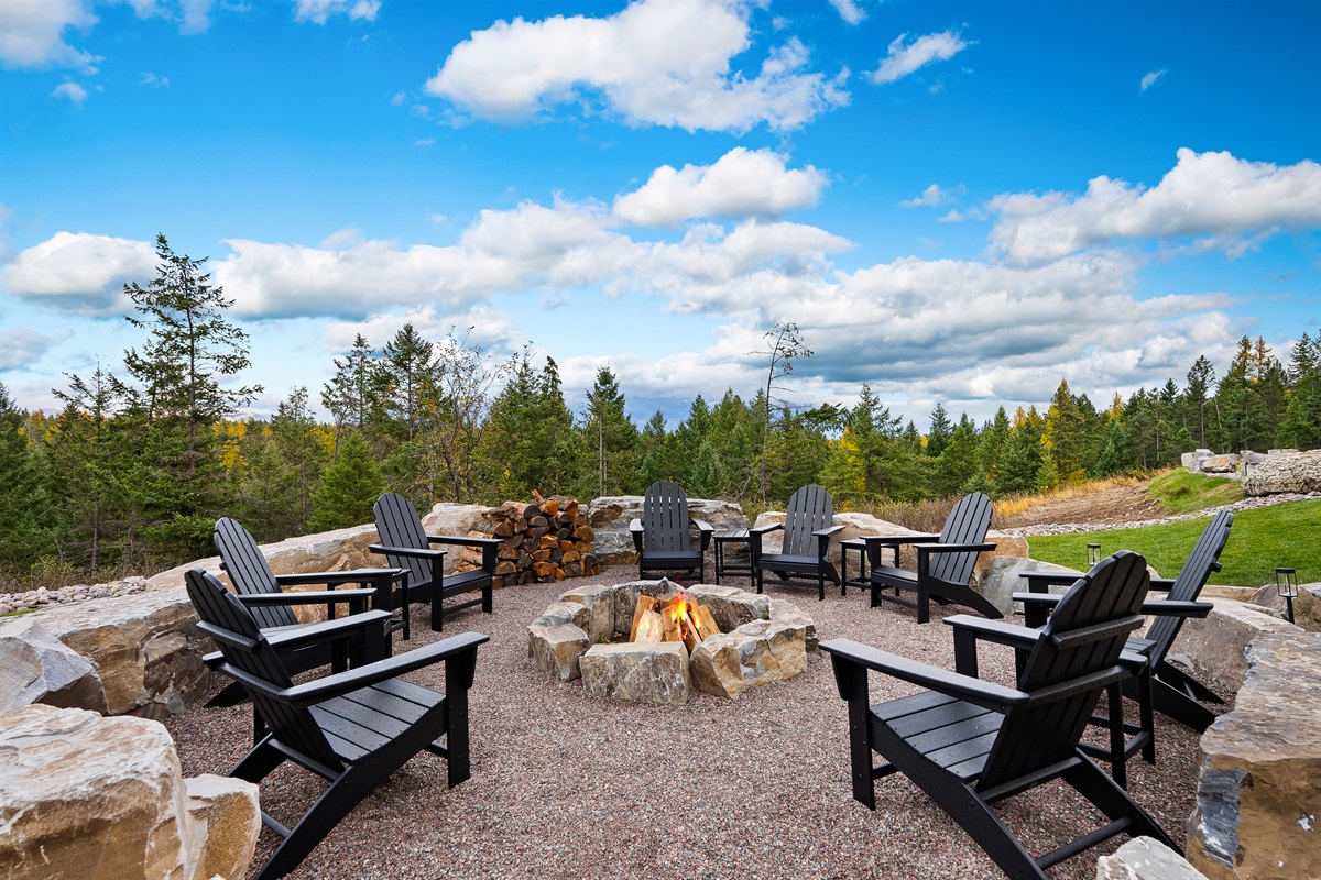Fire pit with fresh wood provided. Perfect spot to end the night.