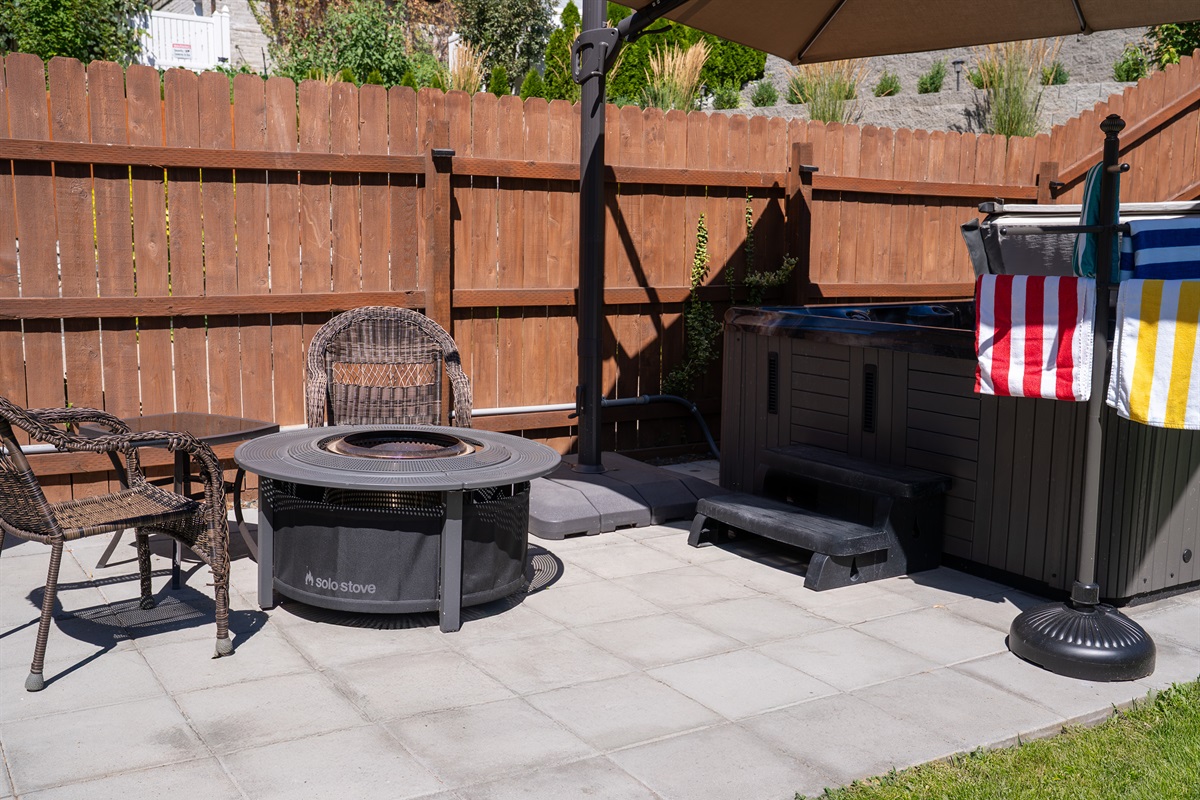 Backyard summer oasis with 6-7 person hot tub and fire pit (not available during burn bans)