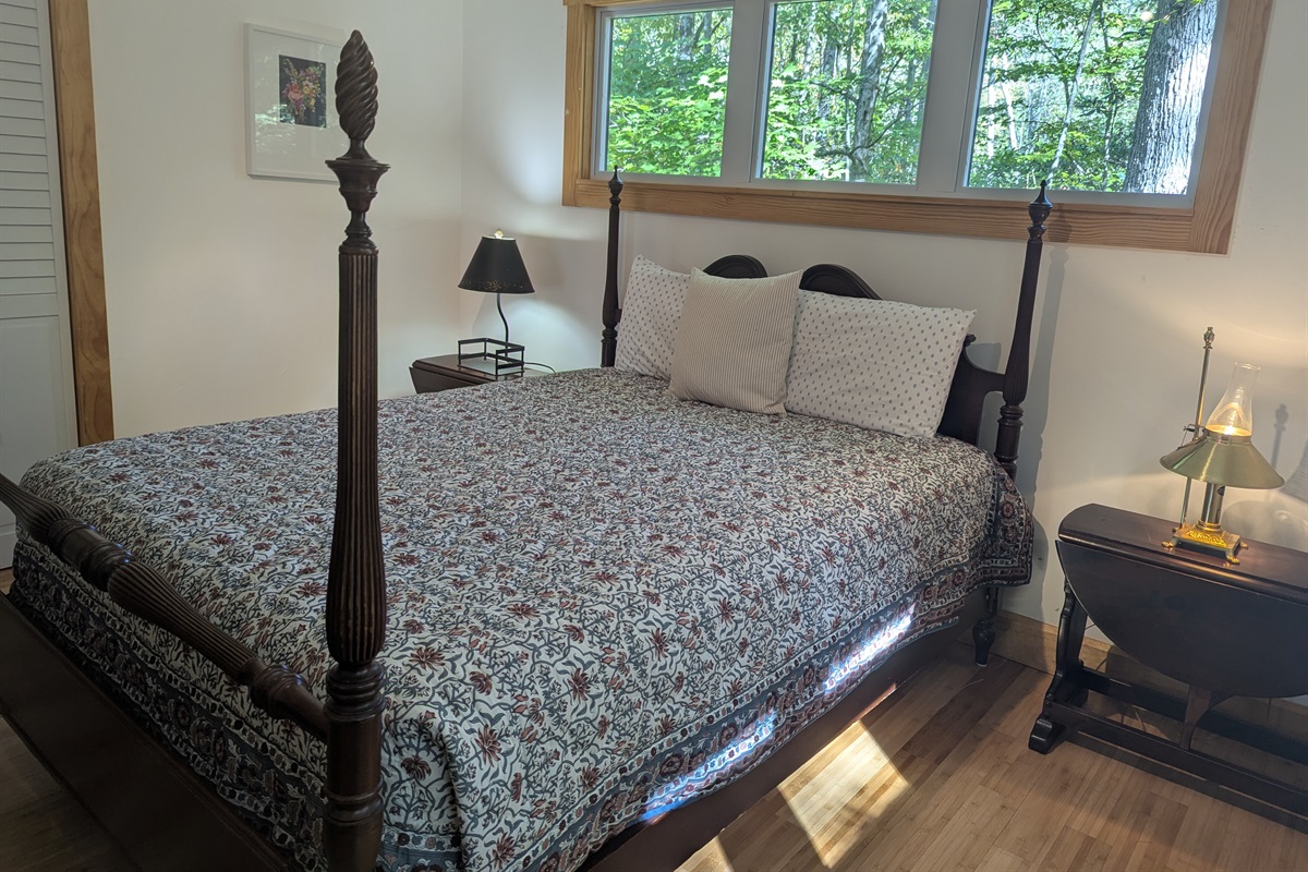 Second Bedroom - Queen