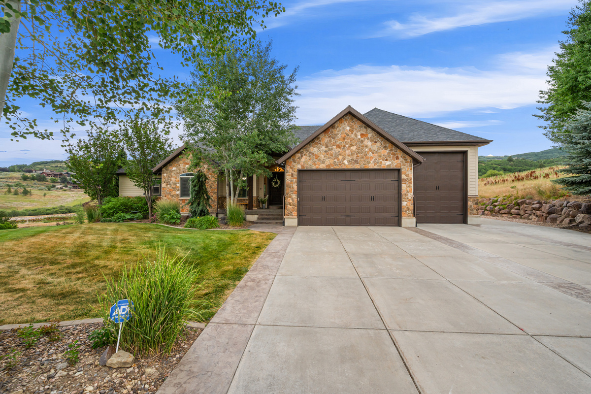 Welcome to your Ogden Valley getaway in the sought-after Chalets at Edgewater, where luxury, comfort, and outdoor recreation come together.