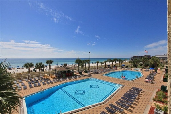 2 large pools, 2 hot tubs outside & one inside, 1 snack bar and 1 restaurant 