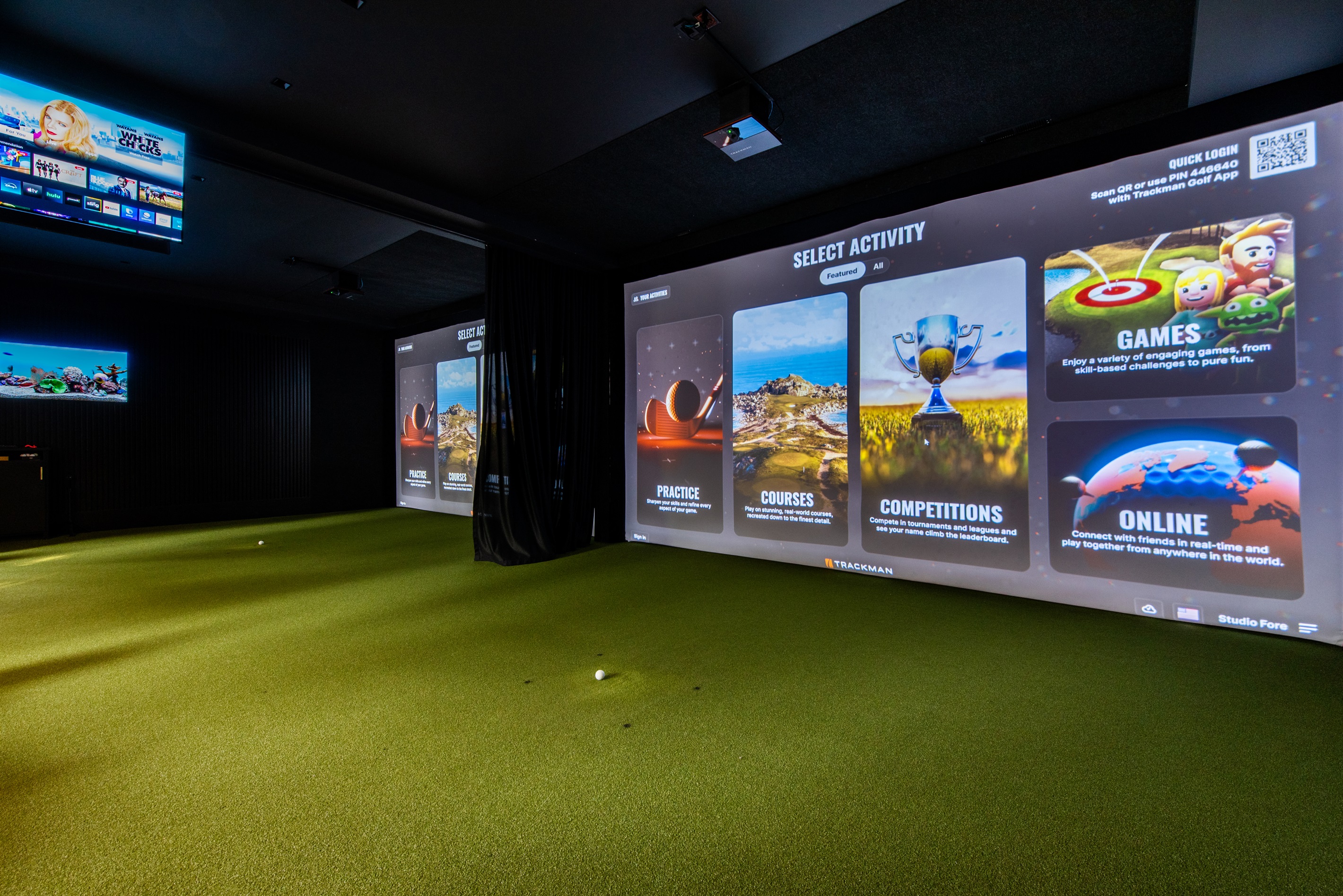 Perfect your swing at Studio Fore Golf Simulator
