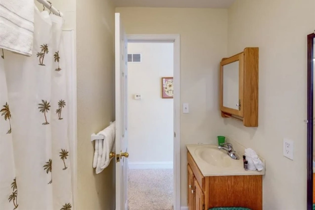 Markley Bath 1 - Shared