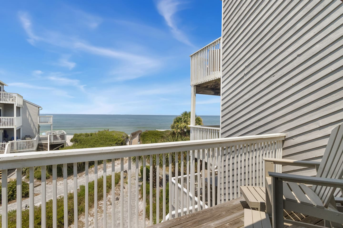  You'll wake up to this &mdash; Gulf water from the master suite window, blue in every direction.	