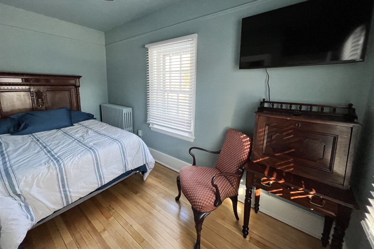 Lookout Below Room (bedroom 5 of 6)