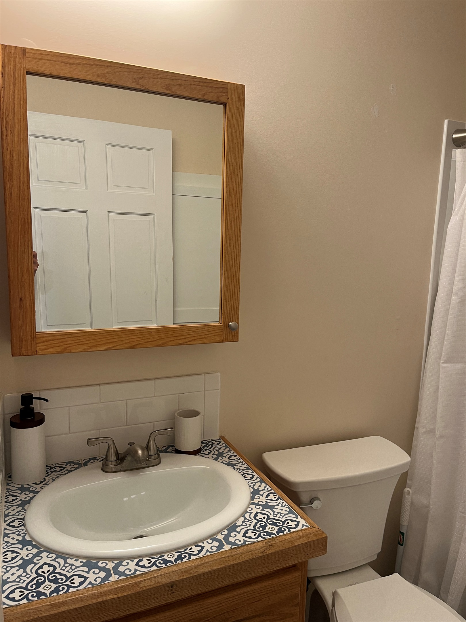 Bathroom with tub/shower