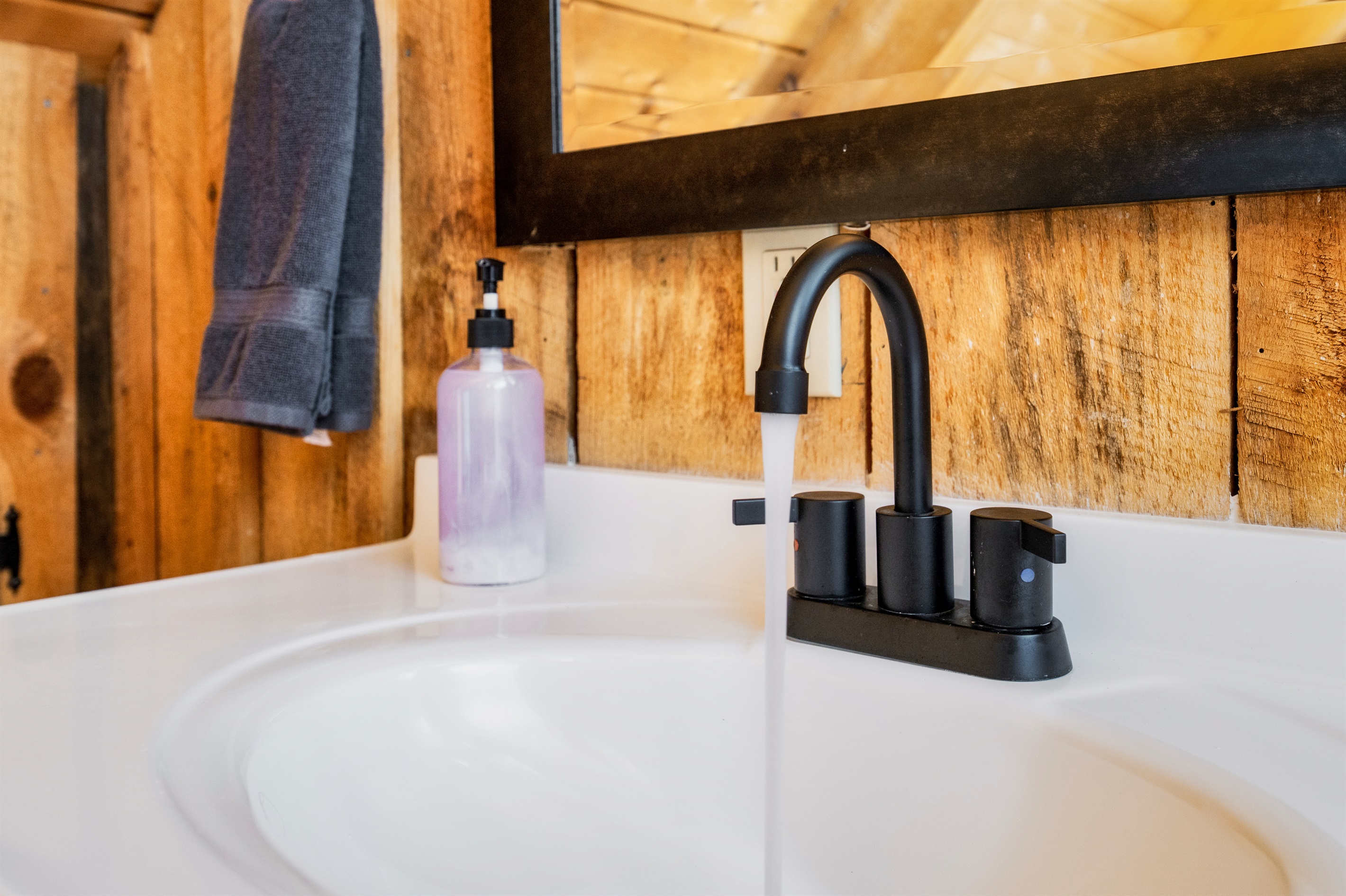 Whether you're freshening up or winding down, enjoy the invigorating sensation of a powerful shower or a quick rinse.