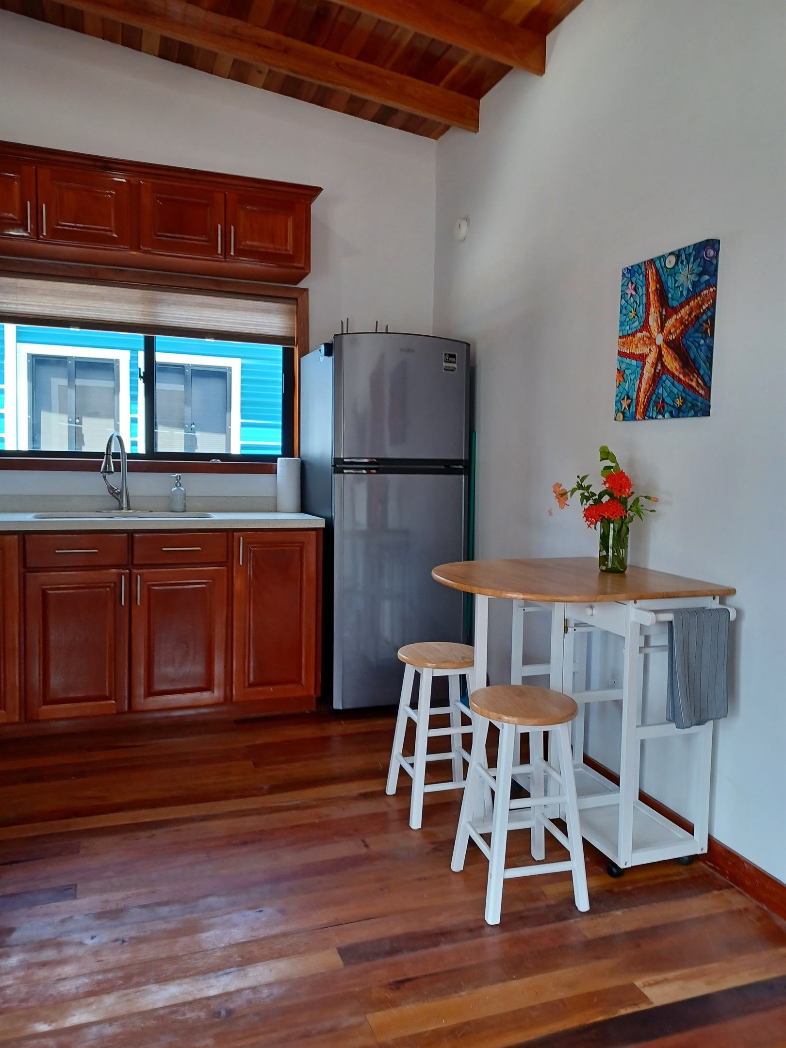 Starfish dining area for 2 peopel