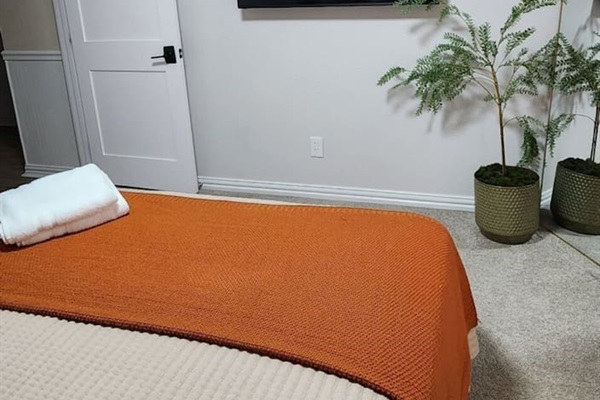 Relax in this thoughtfully designed queen bedroom featuring a plush queen mattress, Smart TV with streaming services, blackout curtains, and a ceiling fan for year-round comfort. Enjoy fast Wi-Fi, bedside charging outlets, and soft hotel-quality line