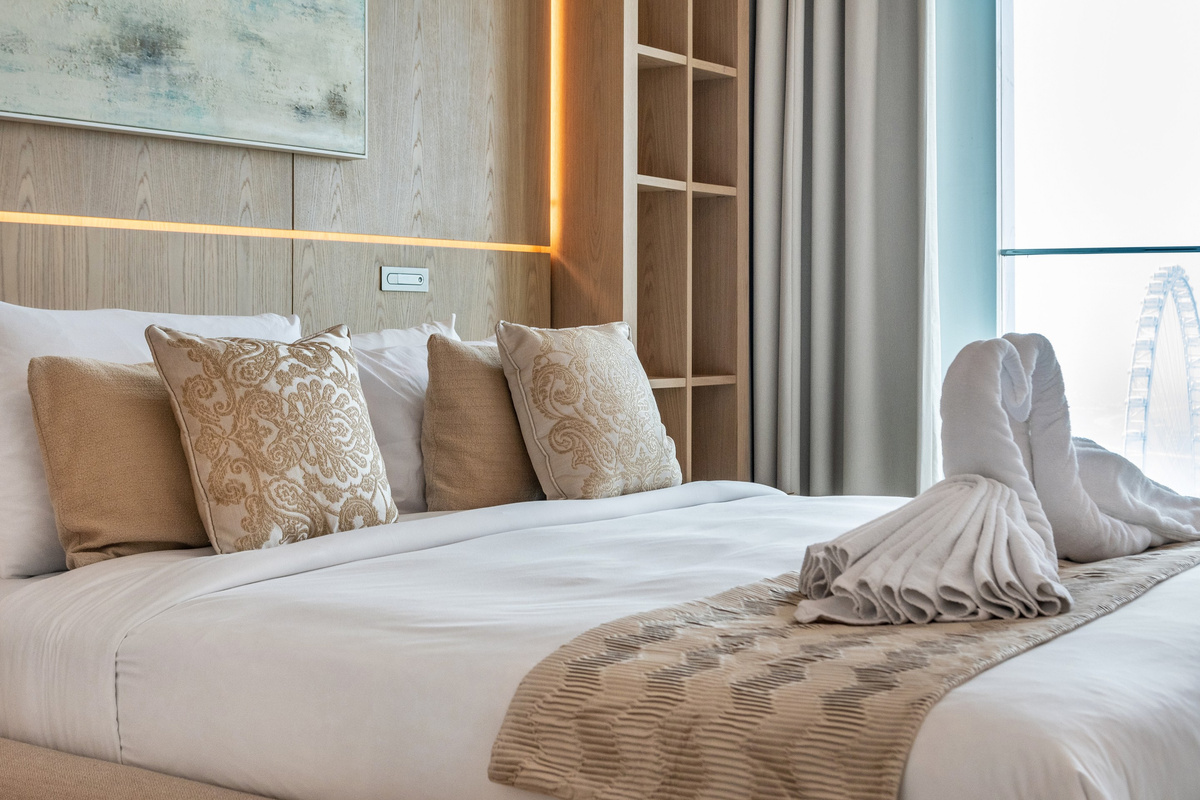 Large main bedroom with en suite bathroom and panoramic view