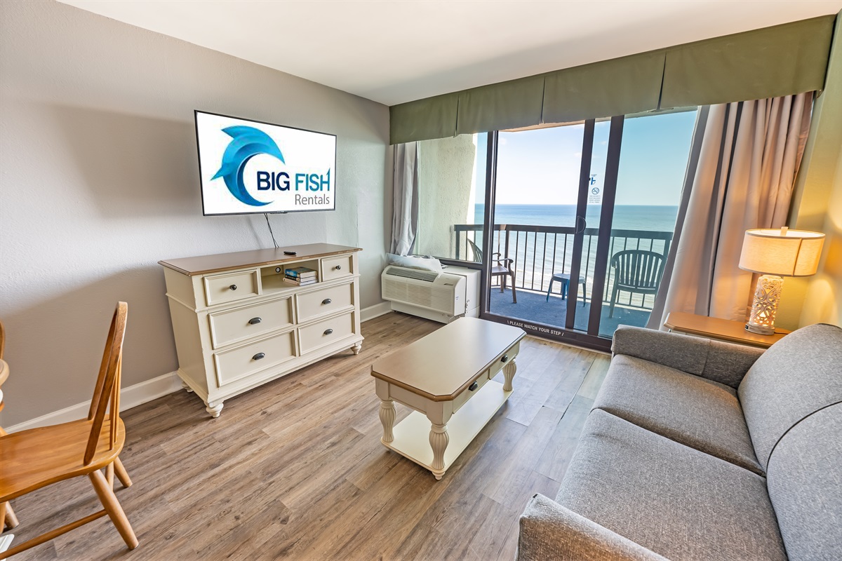 Living Room with Stunning Views🌊☀️