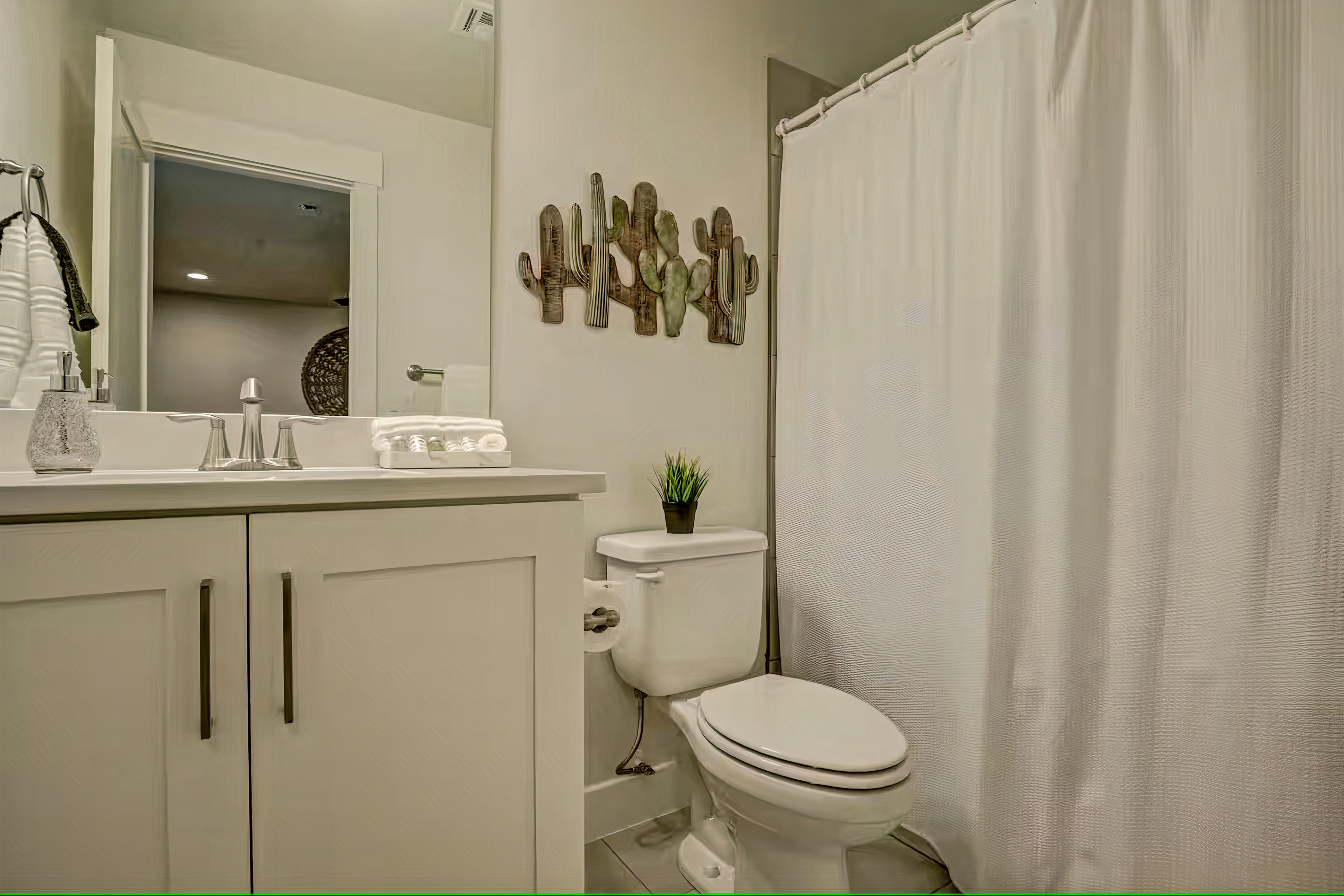 3 full bathrooms with toiletries.