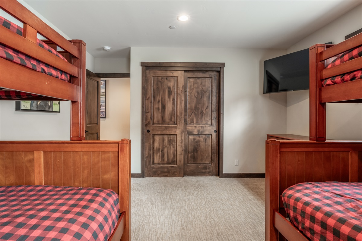 Spacious and inviting, the bunkroom provides flexible sleeping arrangements, a TV, and great storage for keeping everyone comfortably accommodated.