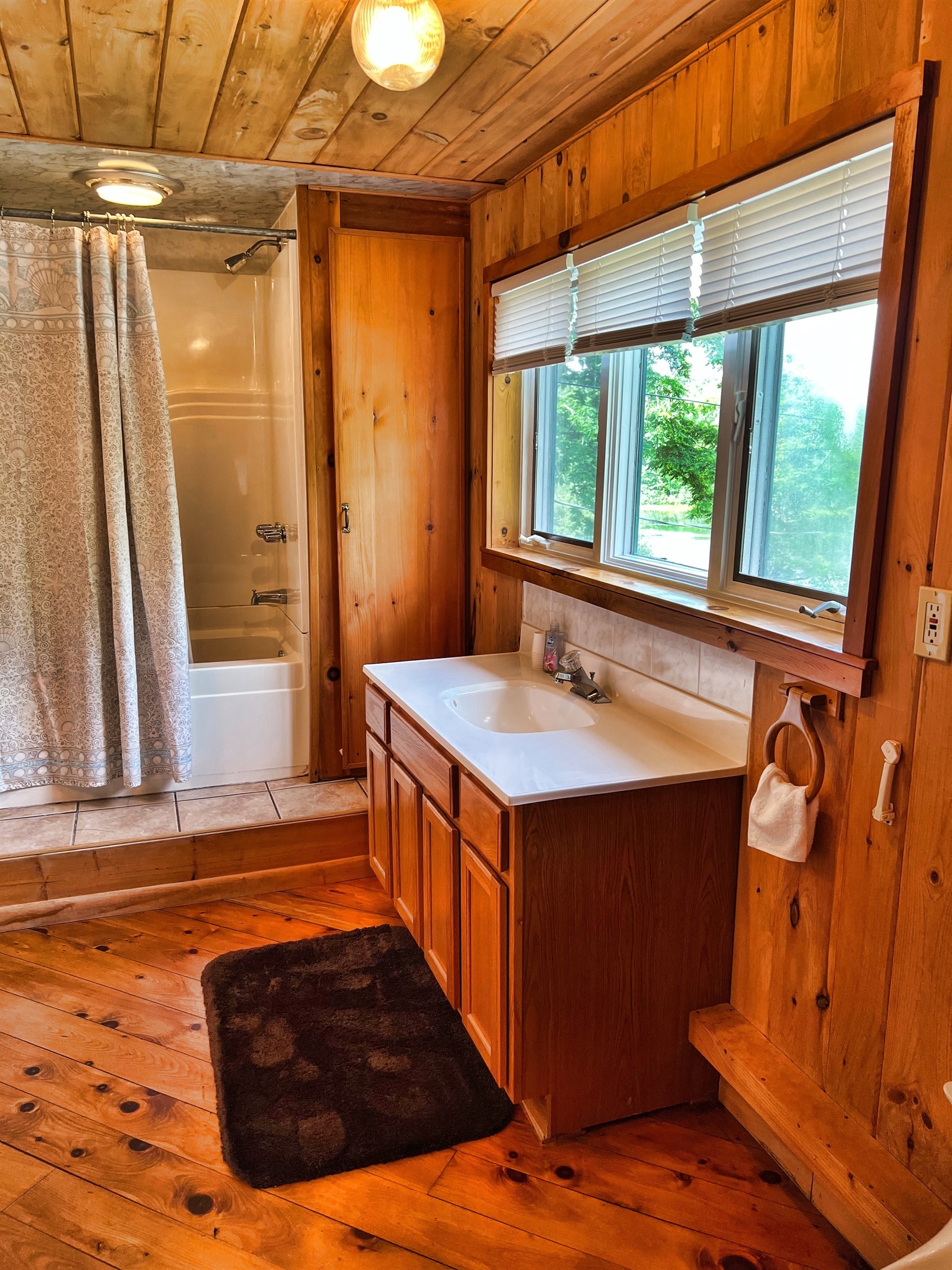 Full en-suite bath to bedroom #2 with pond views, tub/shower combo.