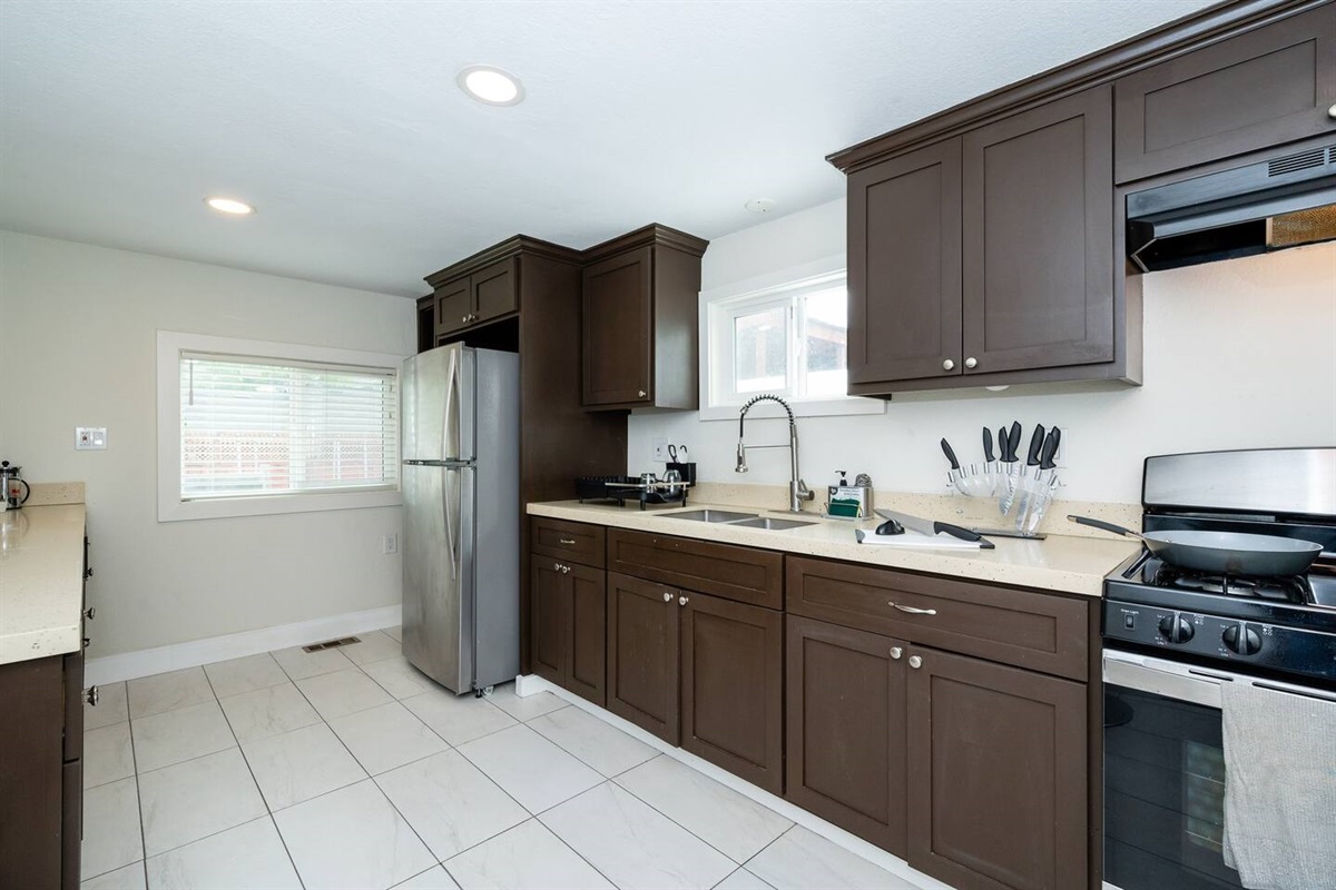 Sink and refrigerator 