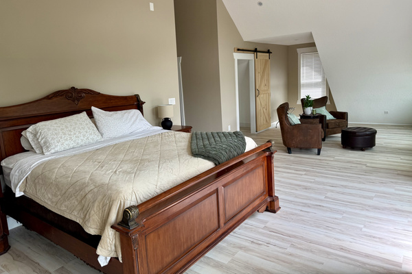 Master bedroom - king sized bed