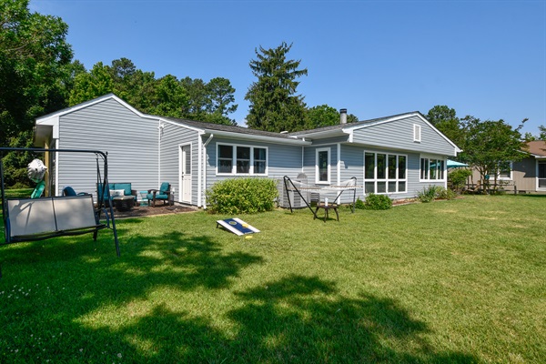 More of a landlubber? Enjoy the swing, hammock or lots of lawn games in the front or back yard.