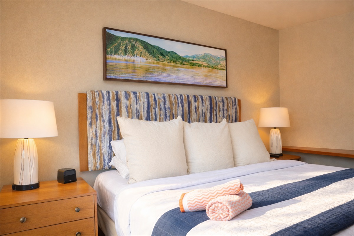 Bedroom #1 of 3: King bed, TV, lake views, en suite bathroom