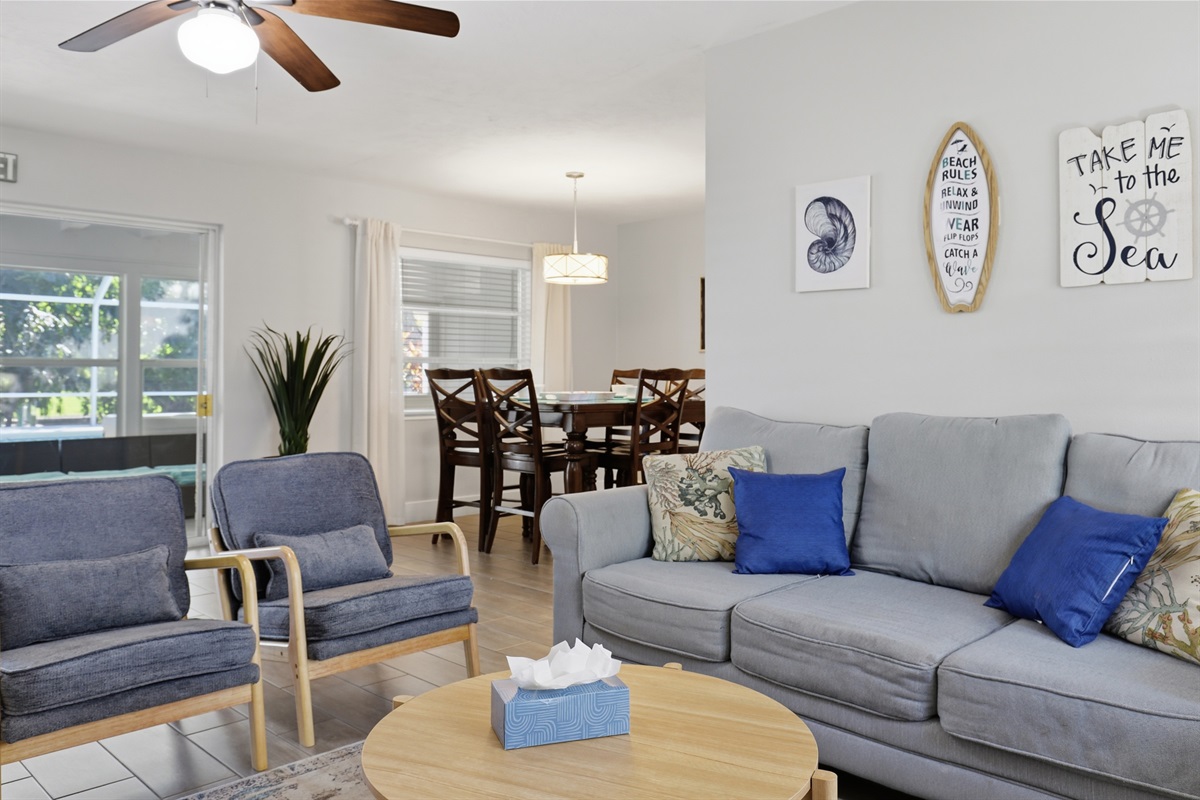 Open plan living room/dining room